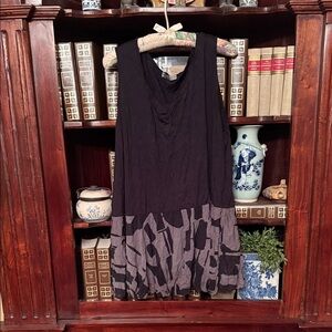 Chalet et ceci…Black and Gray Top NBW